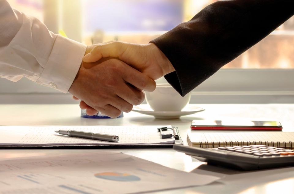 Partnerzy bliżej siebie, Arrant bliżej partnerów